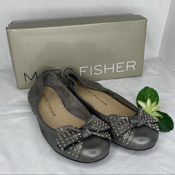 COPY - MARC FISHER PEWTER SILVER  GRAY LEATHER BALLET FLAT SHOES with metal Acc… - Picture 2 of 5